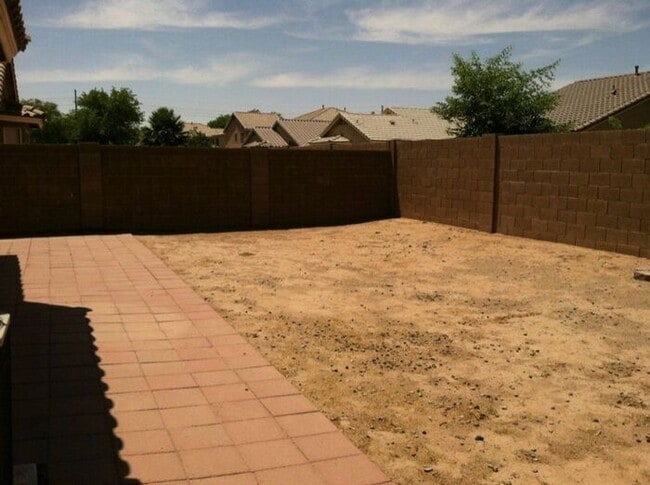 Building Photo - COMING SOON! Bright, Open Floorplan - Close to Freeways