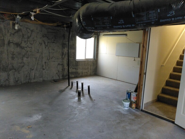Building Photo - 446 240 N