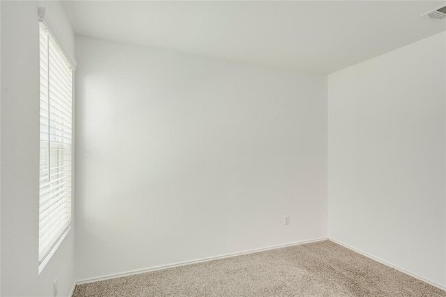 Building Photo - 275 Mica Trl
