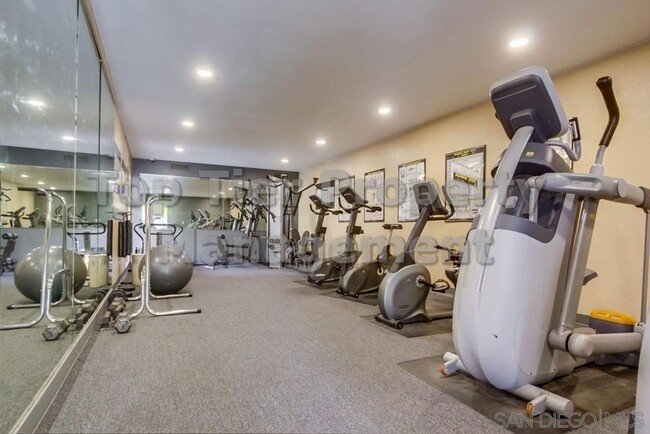 Building Photo - ***Light and Airy 1 Bed / 1 Bath Condo in ...