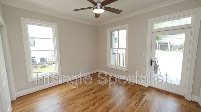 Building Photo - 2018 Smallwood Dr