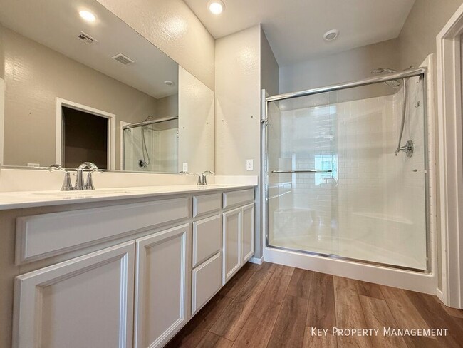 Building Photo - 525 Mossy Cup St