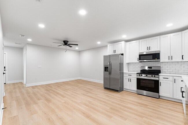 Building Photo - 685 Childs Ave