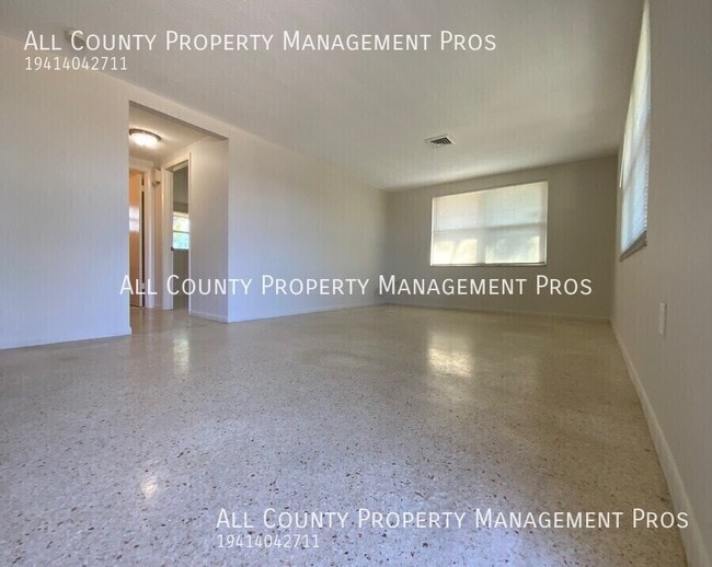 Building Photo - 5827 Nutmeg Ave