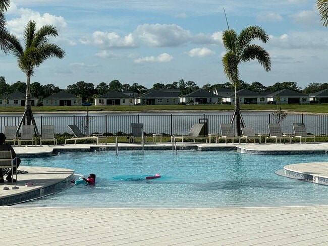 Building Photo - 10501 NW Suncrest Lp