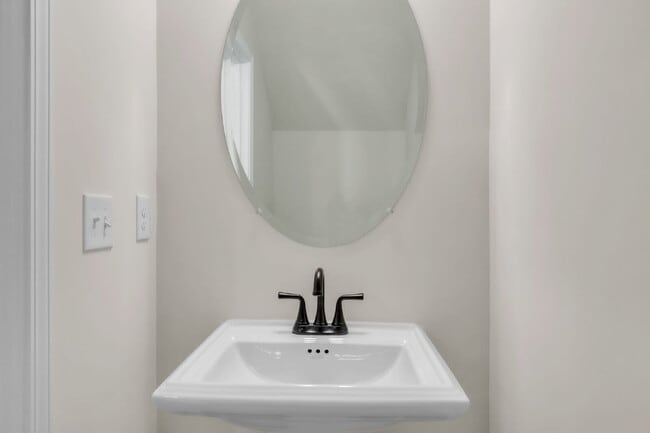 Building Photo - New Construction 3BR/2.5BA Townhome with Loft in Downtown Travelers Rest