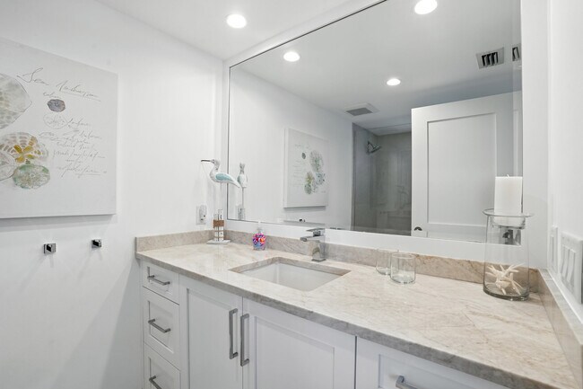 Building Photo - 9517 Gulf Shore Dr