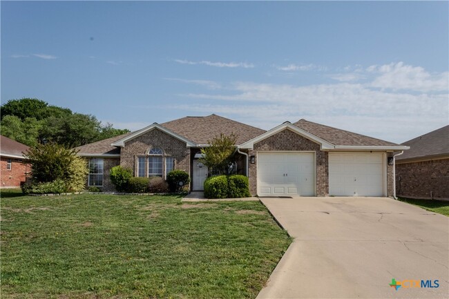Primary Photo - 511 Cowhand Dr