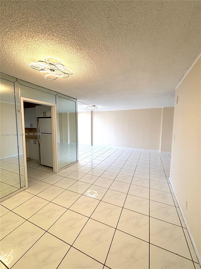 Building Photo - 17011 N Bay Rd
