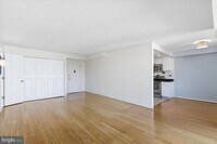 Building Photo - 1401 N Rhodes St