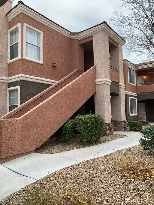 Building Photo - Must See Condo!