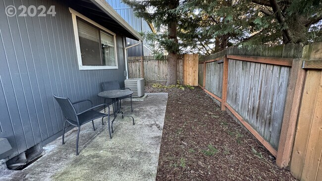 Building Photo - 5529 SE 68th Ave