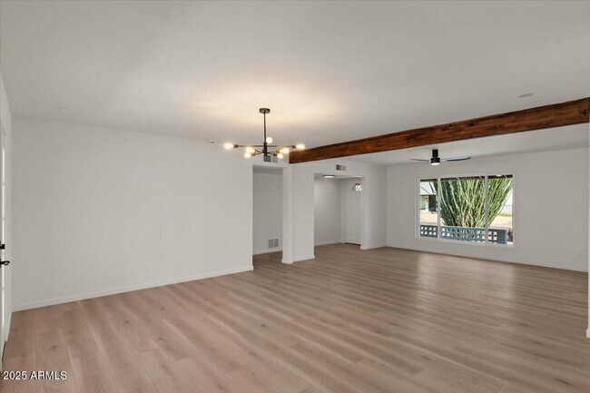Building Photo - 8617 E Palm Ln