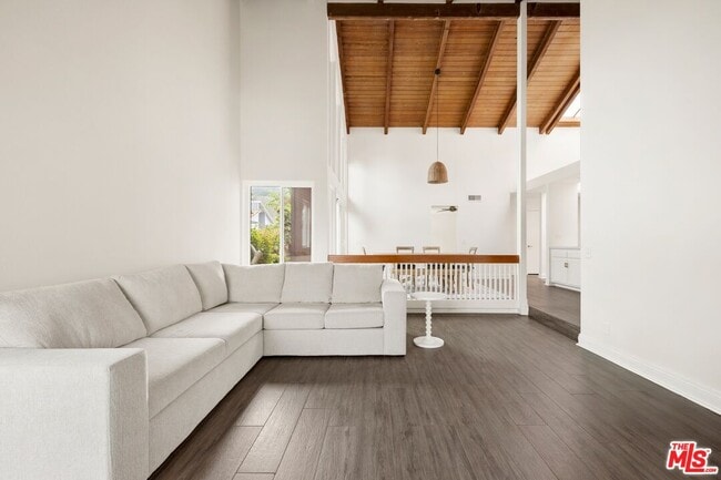 Building Photo - 1329 Avenida de Cortez