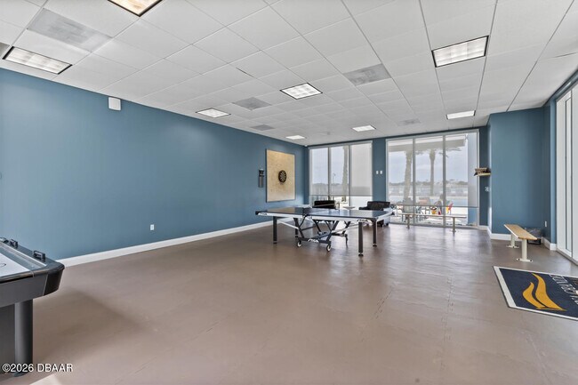 Building Photo - 241 Riverside Dr