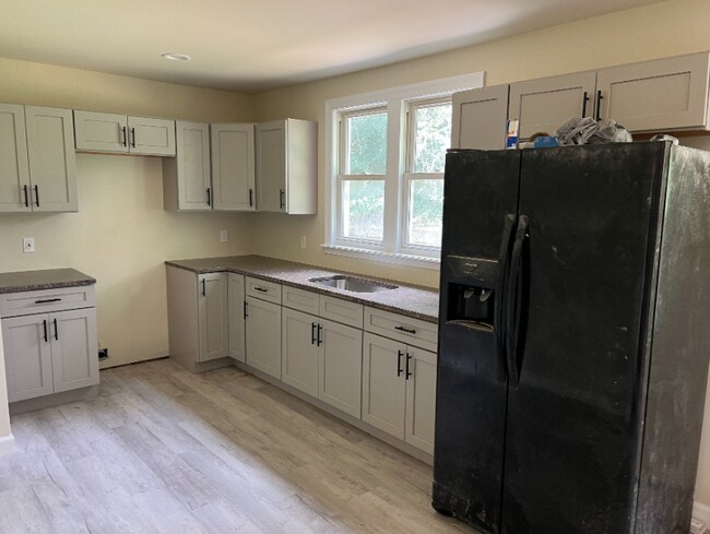 Building Photo - 2013 Howells Ln