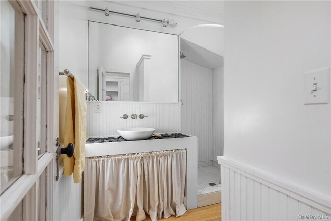 Building Photo - 31 Kittredge Dr