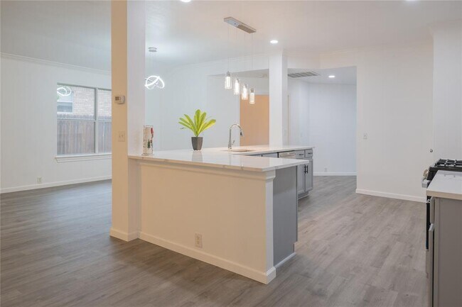 Building Photo - 910 Rocking Spur Cove