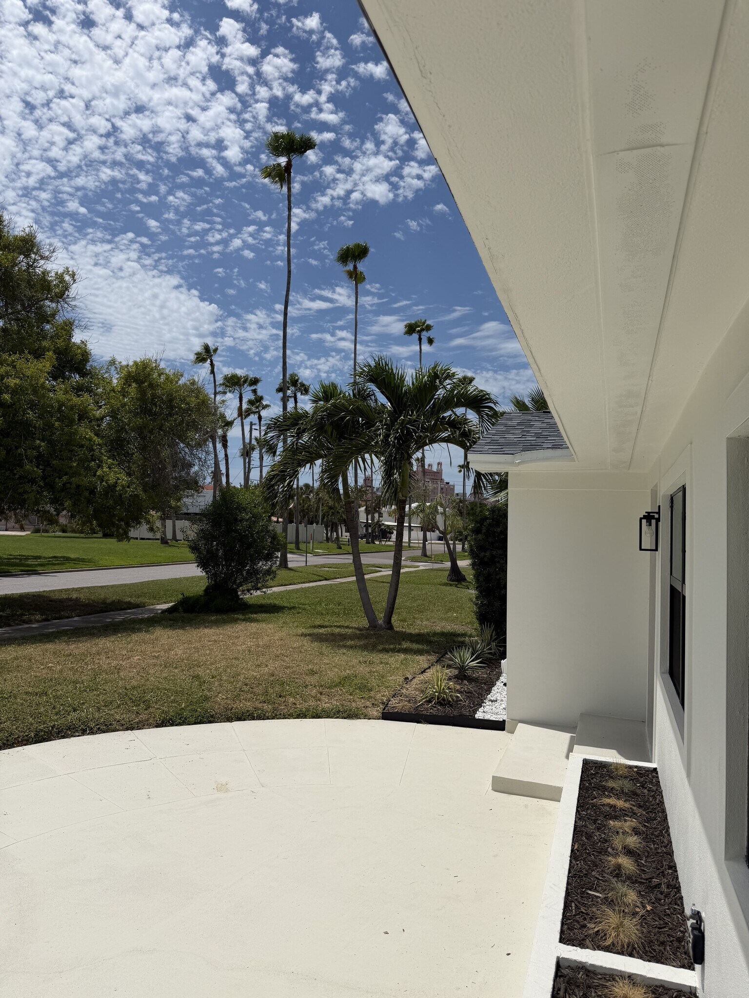 Building Photo - 2 Bed/1 Bath - Unit 2