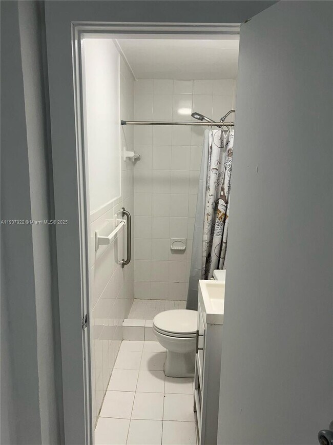 Building Photo - 9920 SW 32nd St