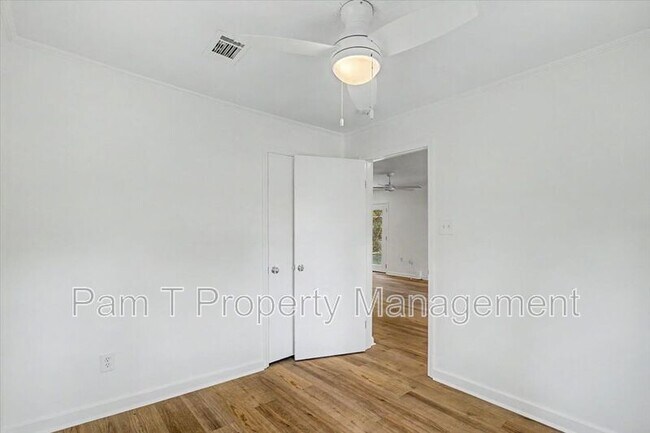 Building Photo - 106 Holcomb St