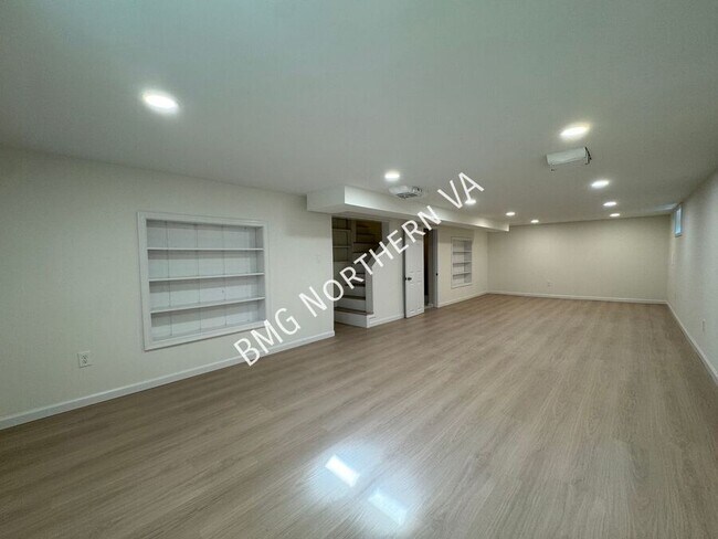 Building Photo - 7046 Lee Park Ct
