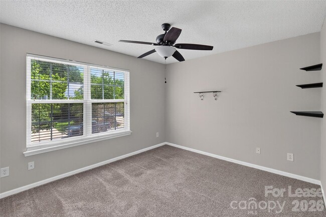 Building Photo - 10745 Glenluce Ave