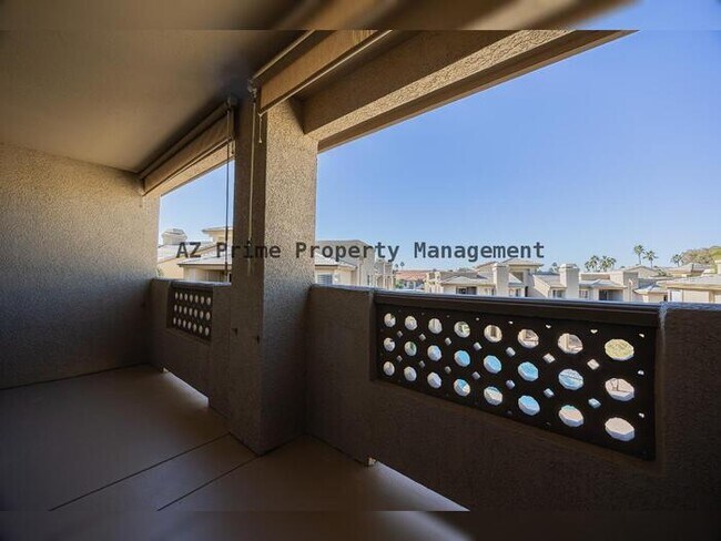 Building Photo - 1880 E Morten Ave