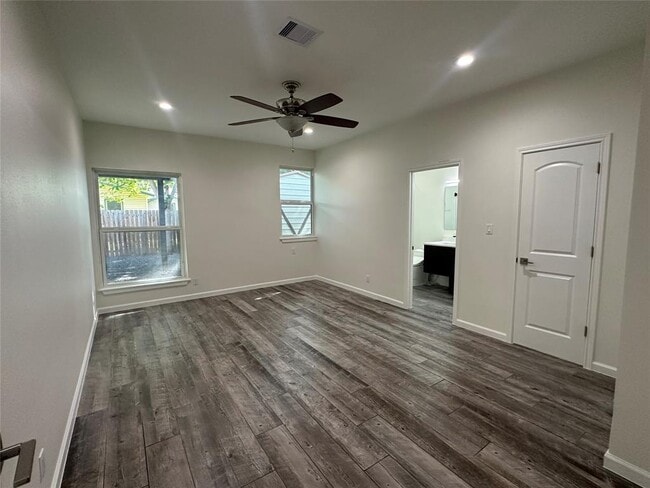 Building Photo - 908 Plateau Cir