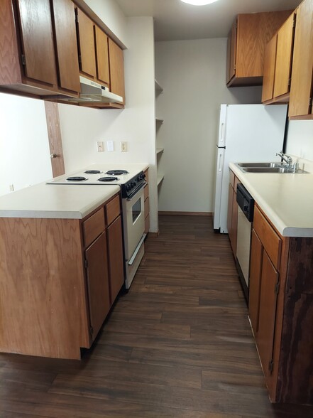 Building Photo - Cedar Creek Apartments and Townhomes