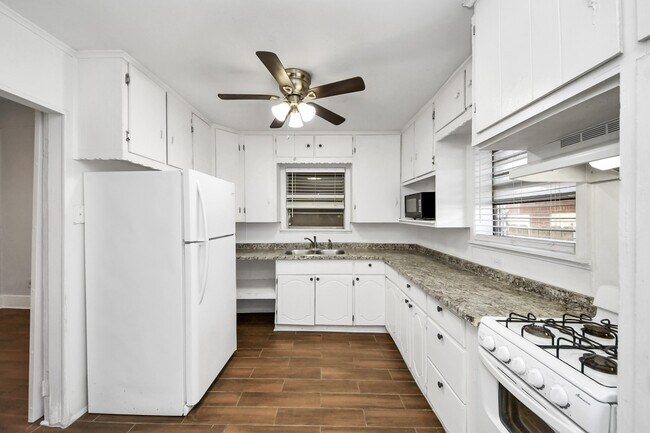 Building Photo - 1213 28th St