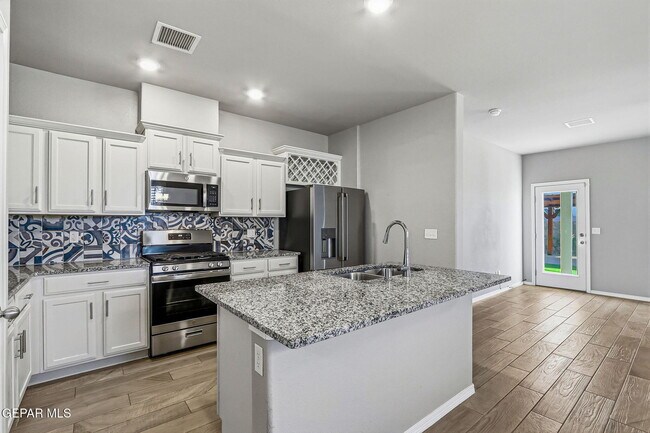 Building Photo - 12365 Desert Vista Ave