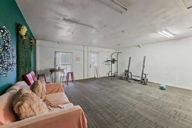 Building Photo - 201 Fairlane Dr