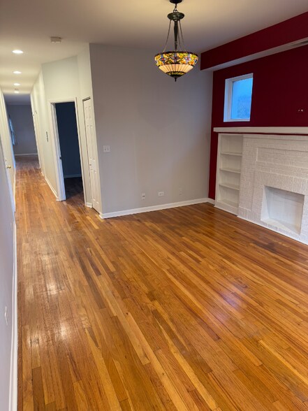 Building Photo - 3816 W Ainslie St