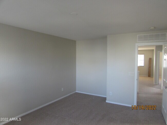 Building Photo - 450 E Maddison St