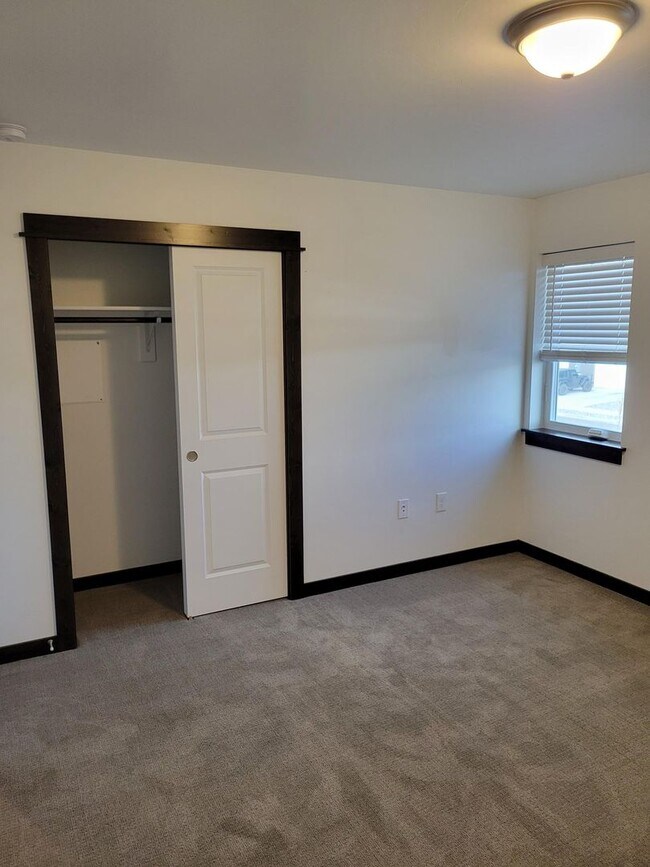 Building Photo - 3 Bedroom 2 1/2 Bathroom Townhouse- NEWLY BUILT-