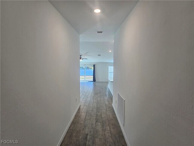 Building Photo - 1138 SW 14th Terrace