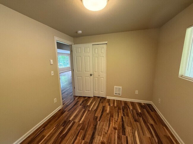 Building Photo - 0760