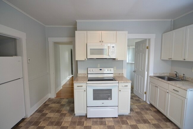 Building Photo - 208 Irving St