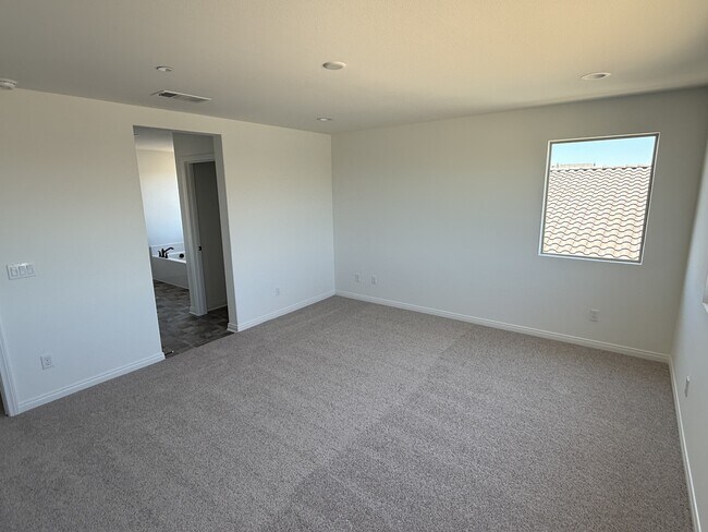 Building Photo - 4470 Hickory Ct