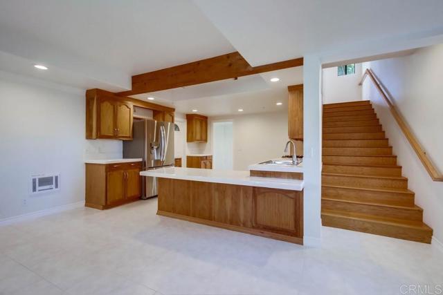 Building Photo - 694 Via De La Valle