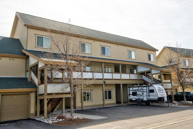 Building Photo - 705 Nogal Rd