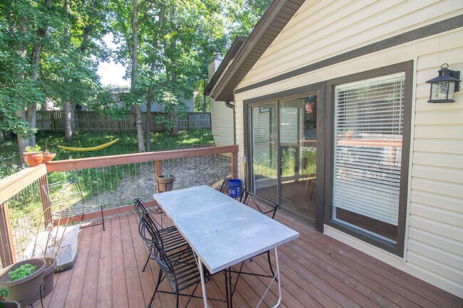 Building Photo - 3104 Oak Lawn Dr