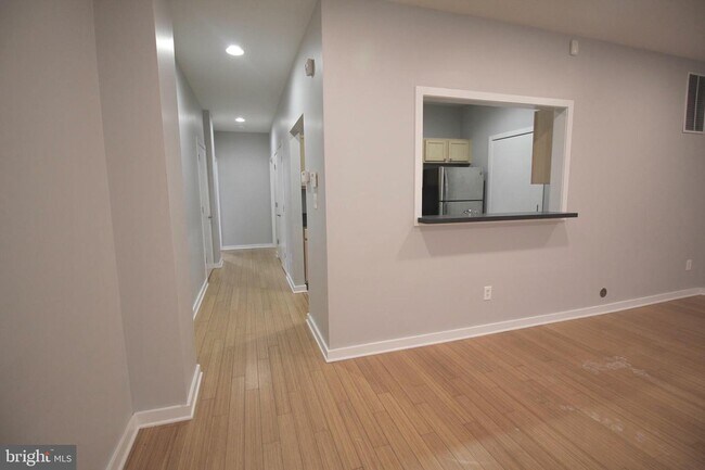 Building Photo - 20 Swan St