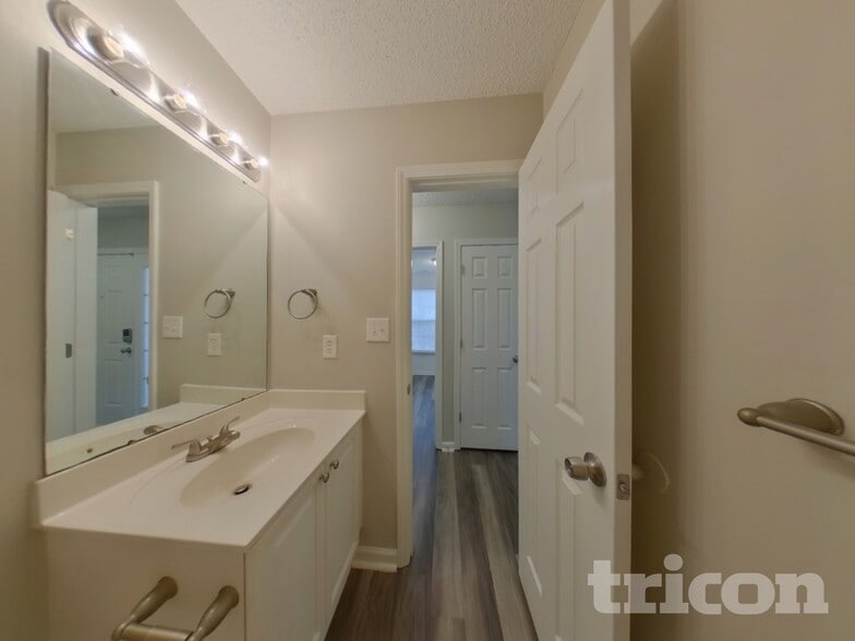 Building Photo - 1041 Counselors Dr