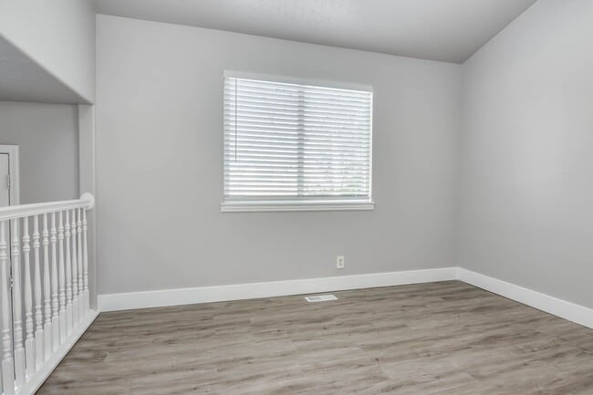 Building Photo - Gorgeous Four Bedroom Home, 2600 sq. ft., ...