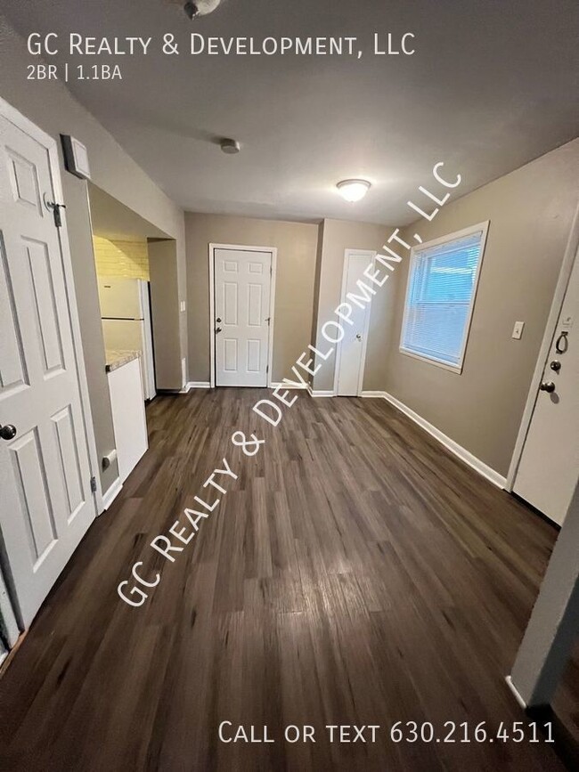 Building Photo - ***3LINCOLN PARK - COACH HOUSE / 2 BDRM + ...