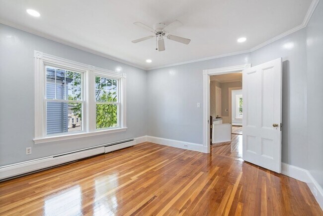 Building Photo - 68 Elm St