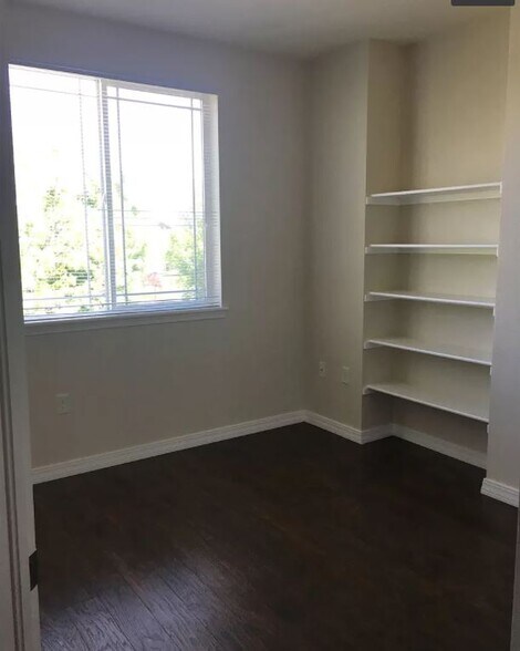 Building Photo - 2450 Windrow Dr
