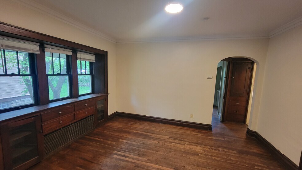 Building Photo - 924 Stadelman Ave